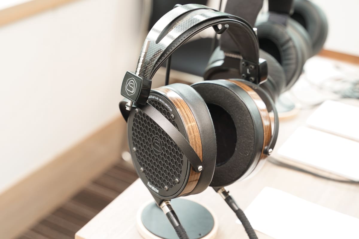 Soltanus acousticsの静電型ヘッドフォン「Euridiche L-SX」