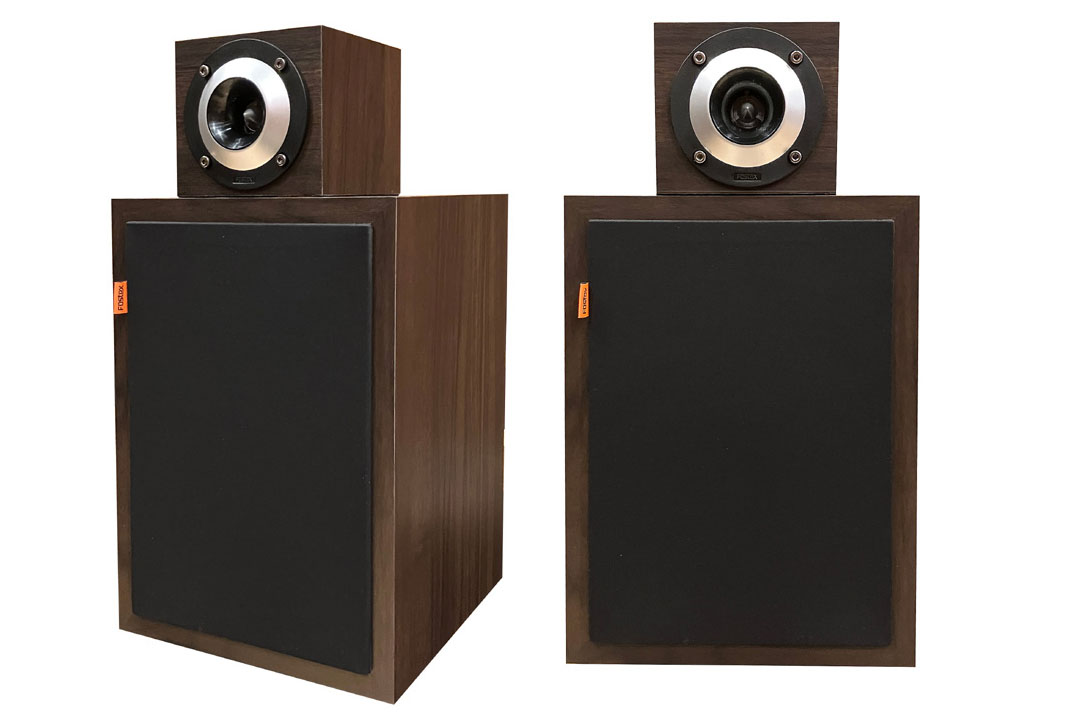 ブックシェルフスピーカー「GS103A-VB」に「GS17H」を乗せたところ