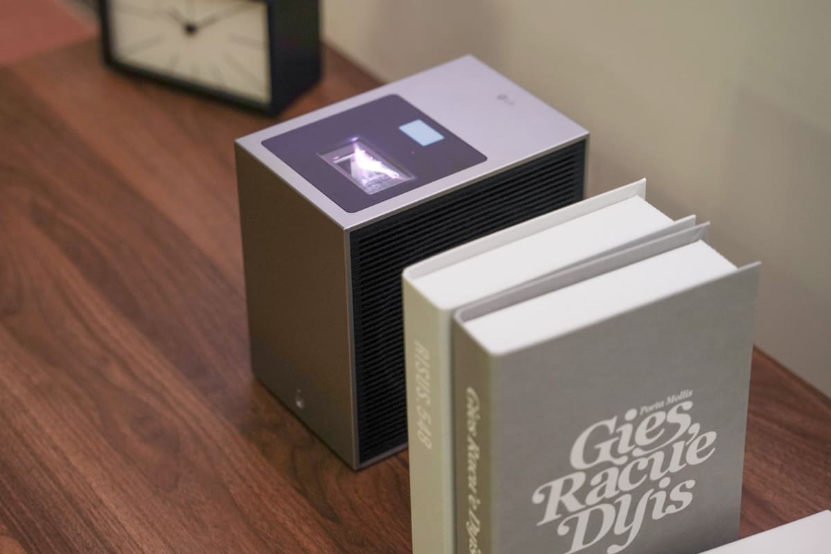 筐体は非常にコンパクト