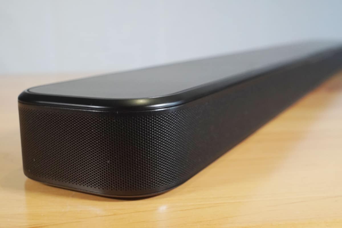 大胆な薄型化を果たしたバー部分