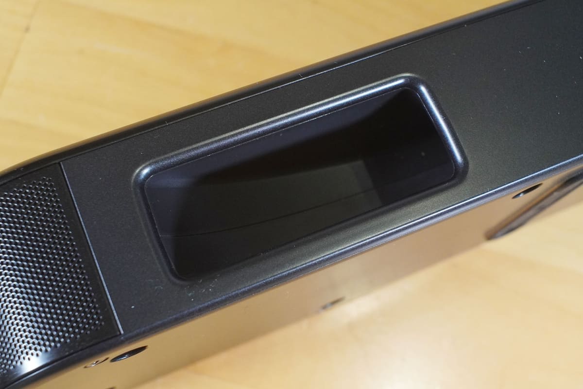 背面に2箇所あるバスレフポート