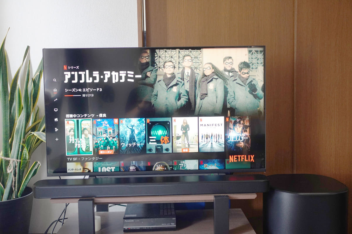 全長は940mmで、40インチテレビでは少し横がはみ出す