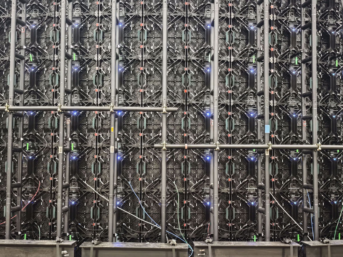 設置されたLEDウォールの裏側