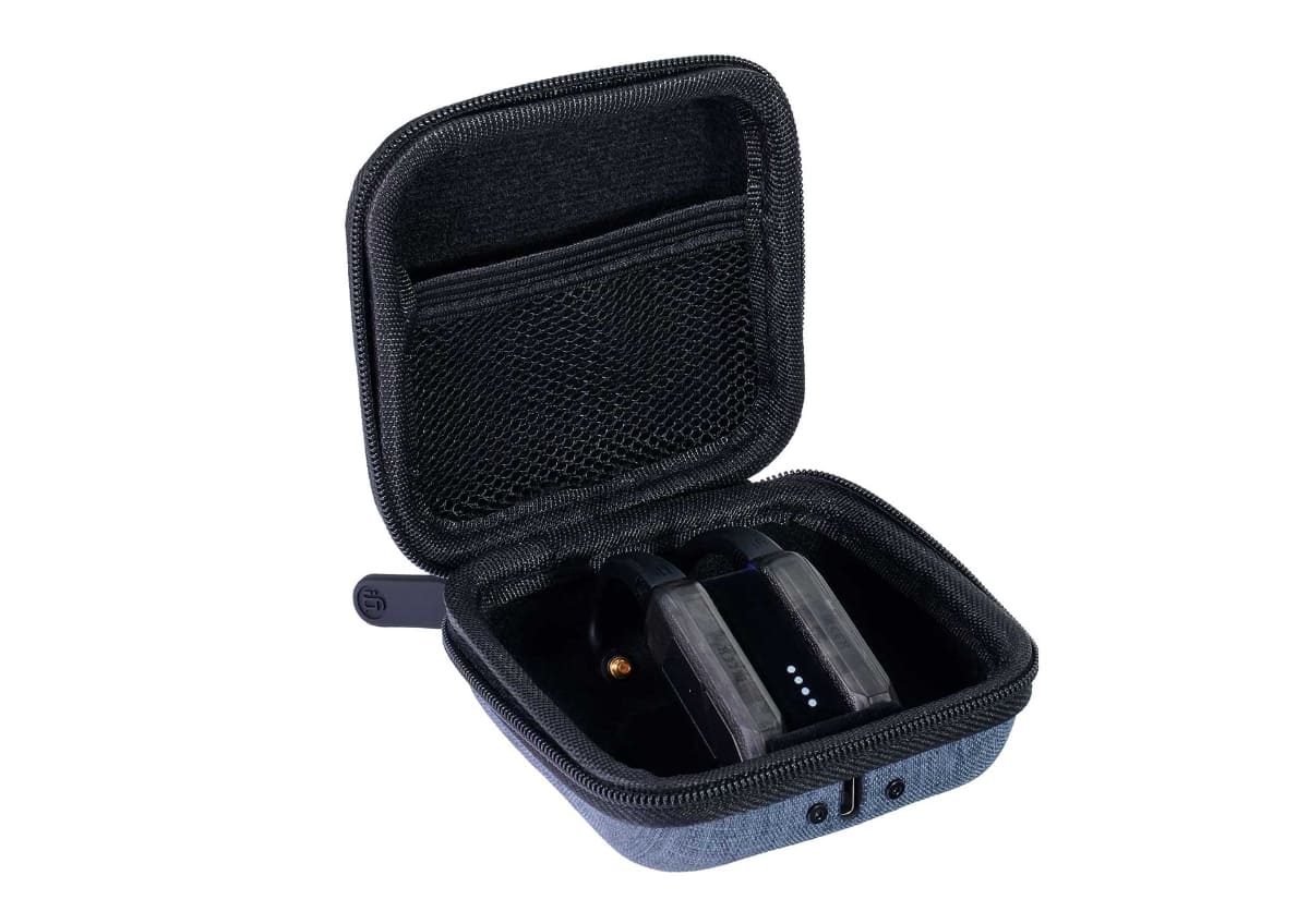 従来モデルから本体軽量化、ケースの携帯性向上、低価格化などが行なわれている