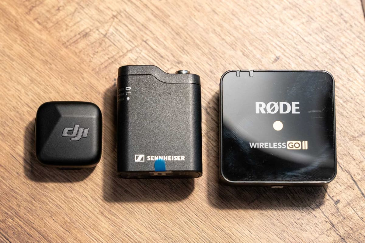 競合製品のワイヤレスマイクと並べたところ。左からDJI Mic Mini、Profile Wireless 1-Channel Set、RODE Wireless Go II