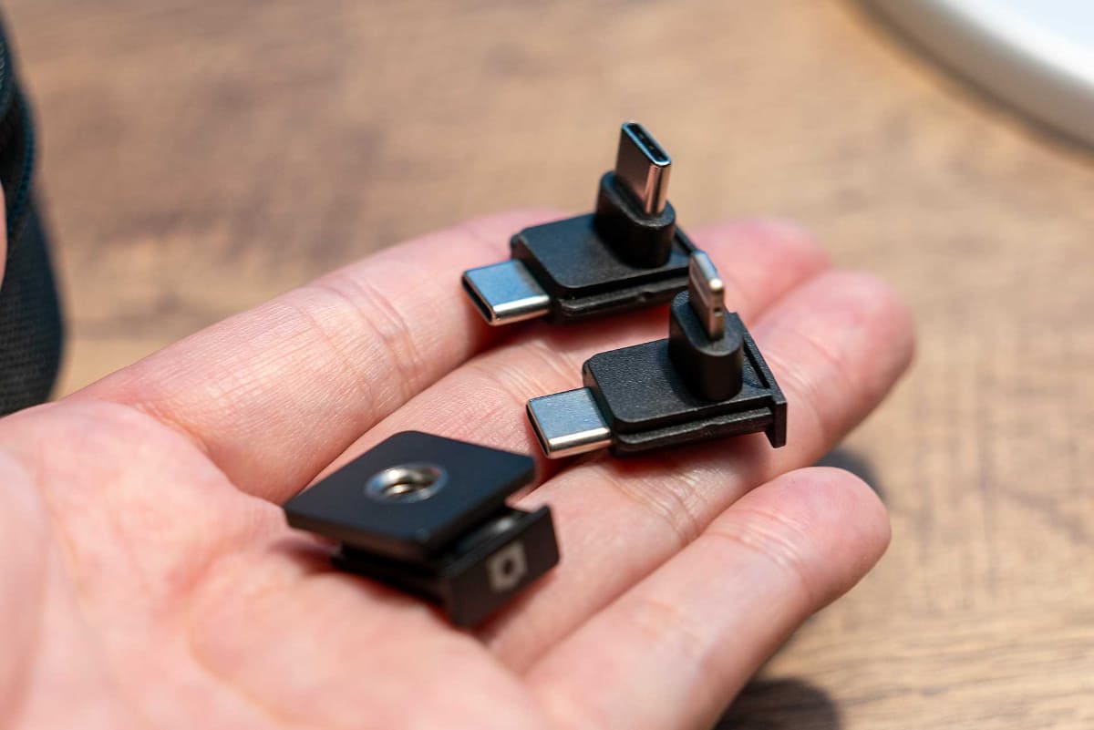 付属のコネクタ類