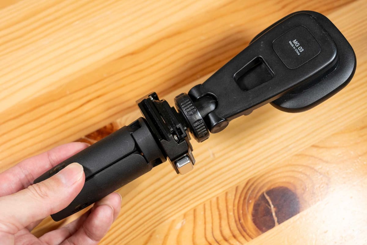 試しにクイックシューを装着してみたが、出っ張りが増え、個人的には不格好に感じられて断念