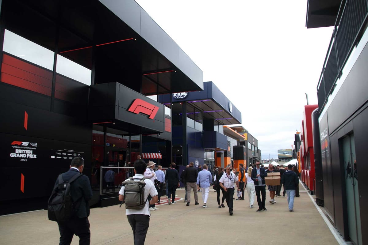 <span class="fnt-70">(C)Tomohiro Yoshita</span>