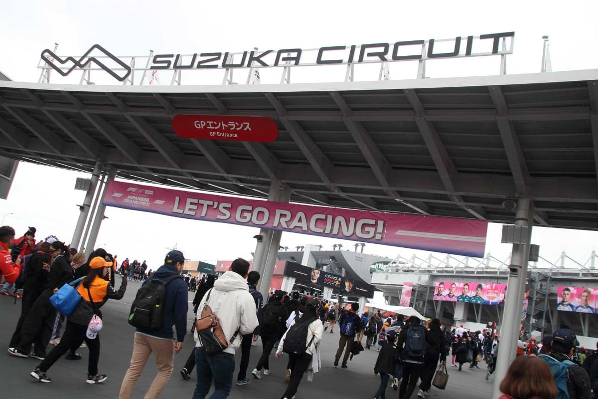 <span class="fnt-70">(C)Tomohiro Yoshita</span>