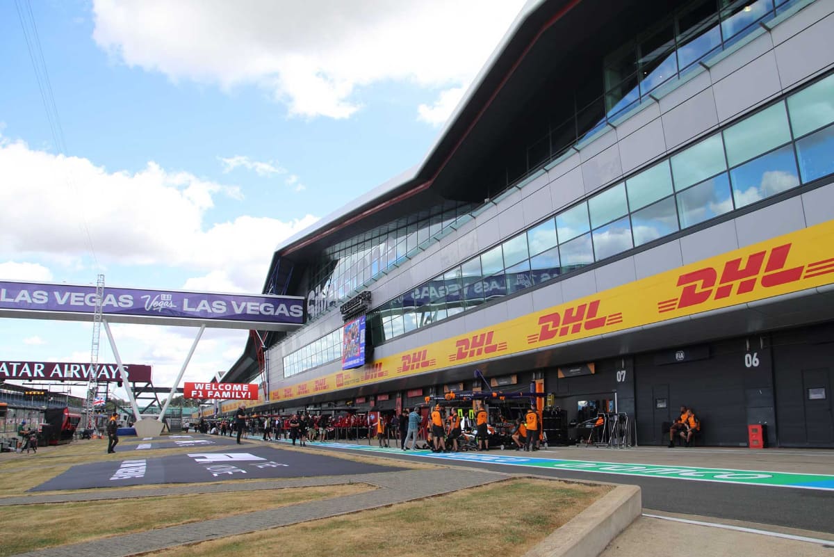 <span class="fnt-70">(C)Tomohiro Yoshita</span>