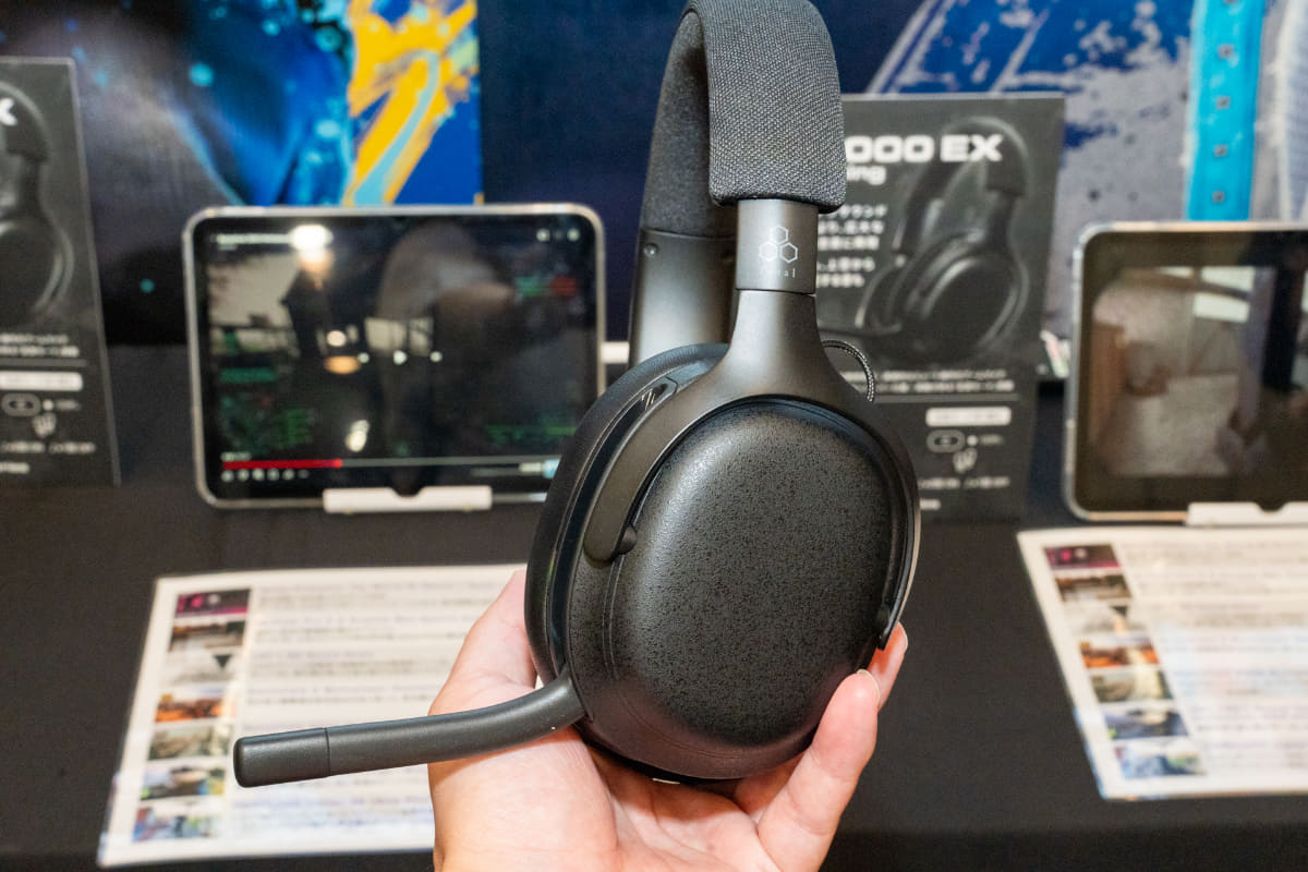 マイクはコンパクトで折りたたみ式