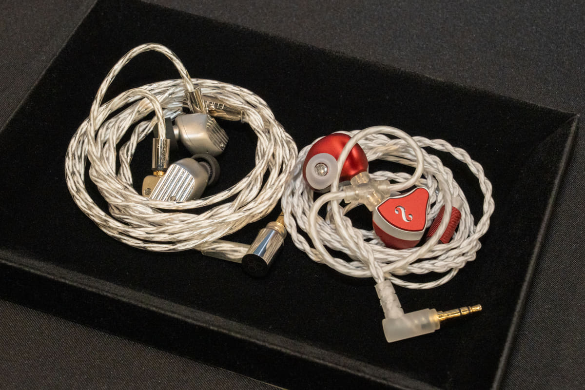 A10000(左)とPrelude(右)