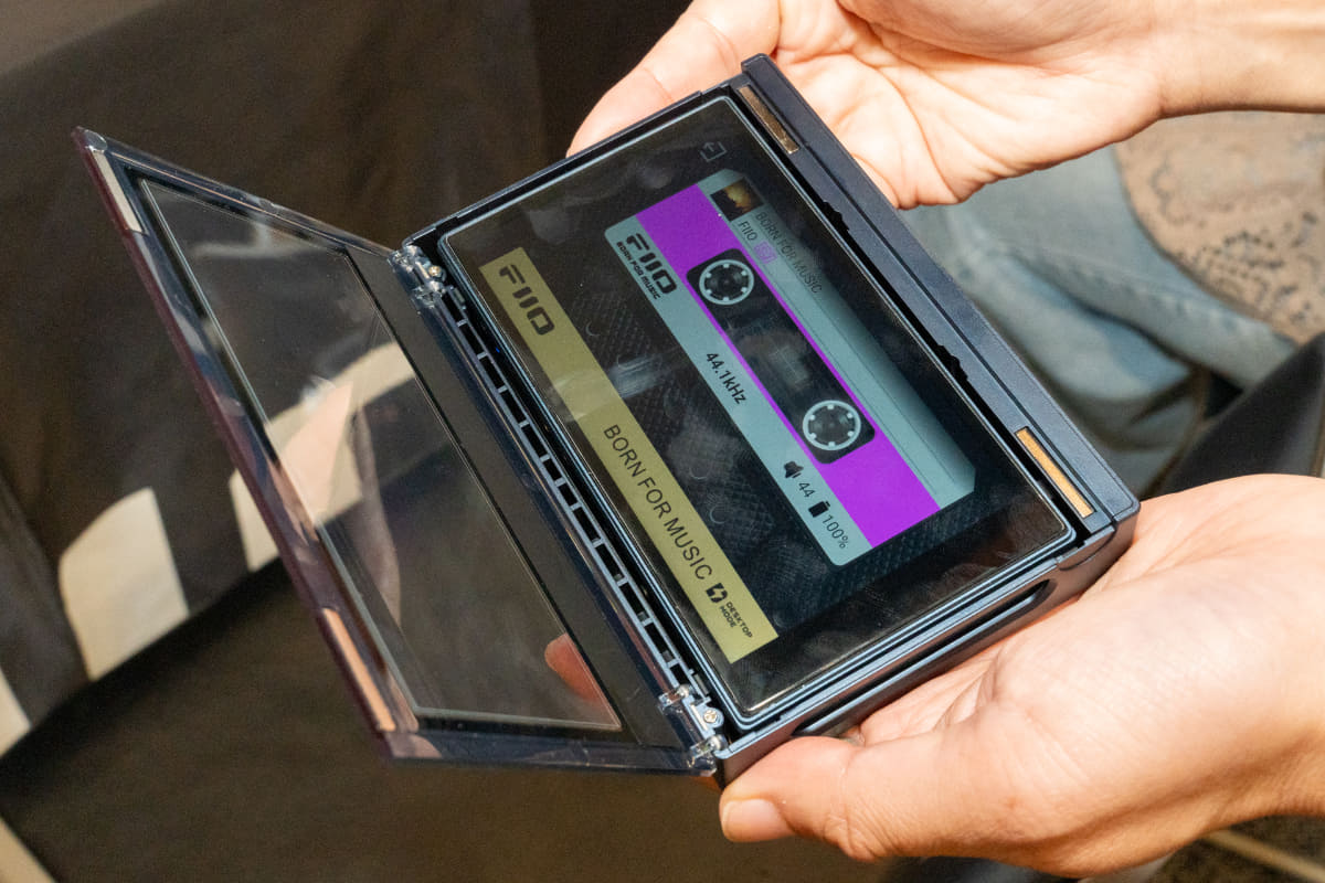 ケースに入れることで専用UIに自動切り替え