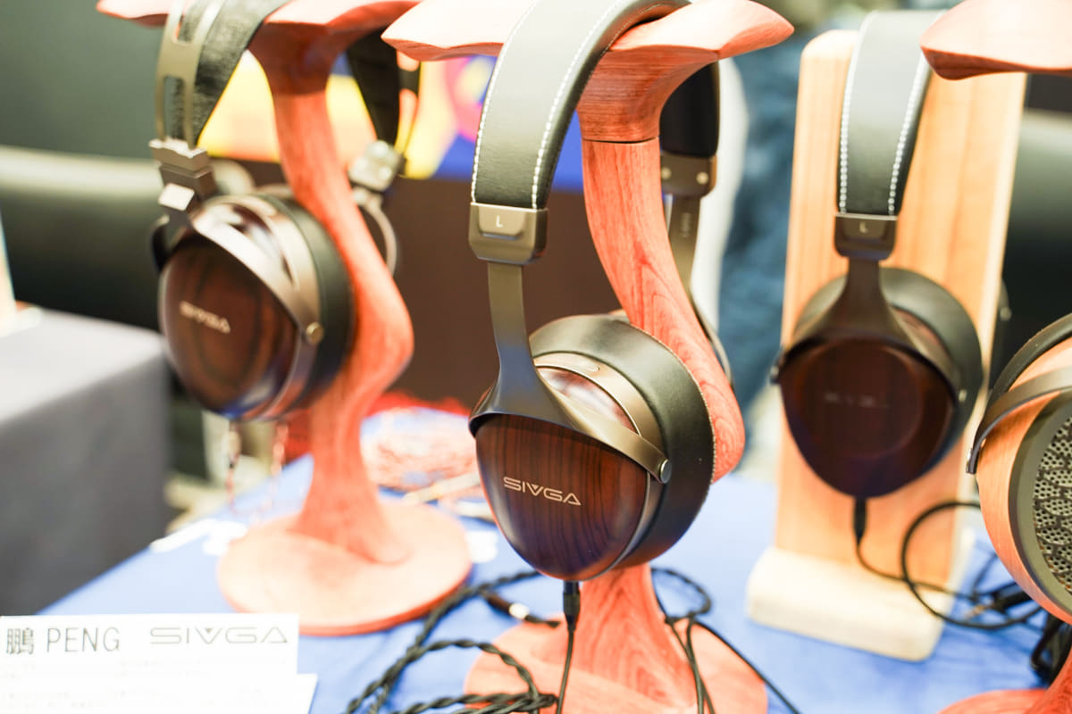 SIVGAブランドの試作ヘッドフォン