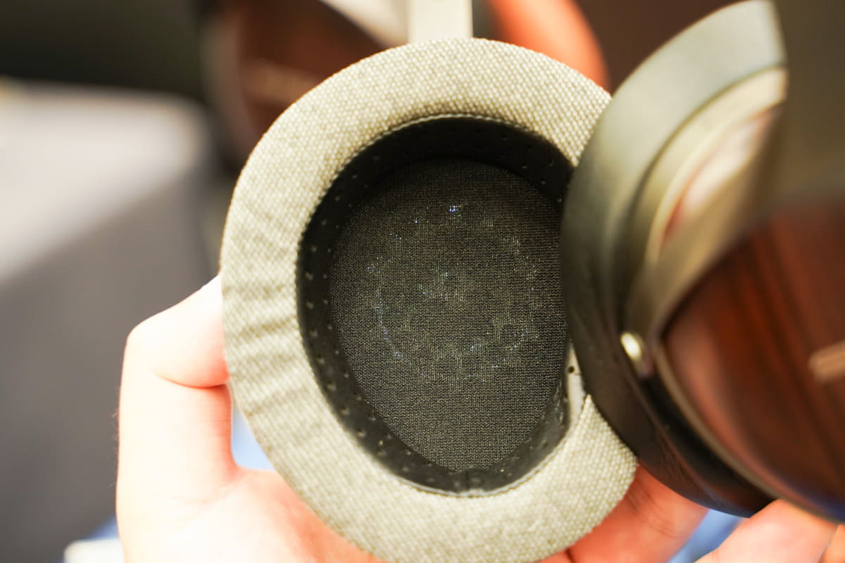 超薄板ガラス振動板を採用している