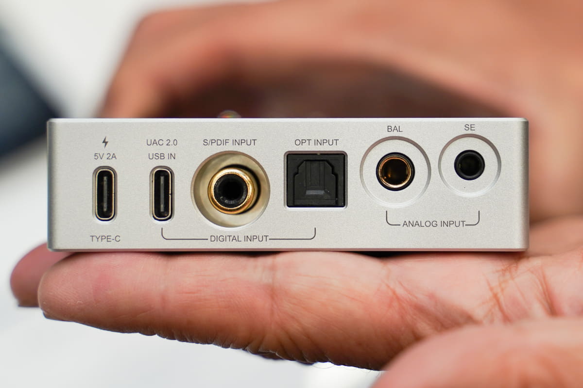 SIGMA Proの前面と背面