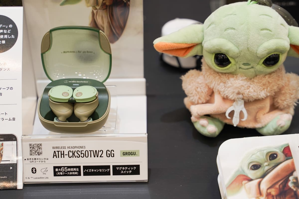 「スター・ウォーズ」をモチーフにした完全ワイヤレスイヤフォン「ATH-CKS50TW2」なども展示されている