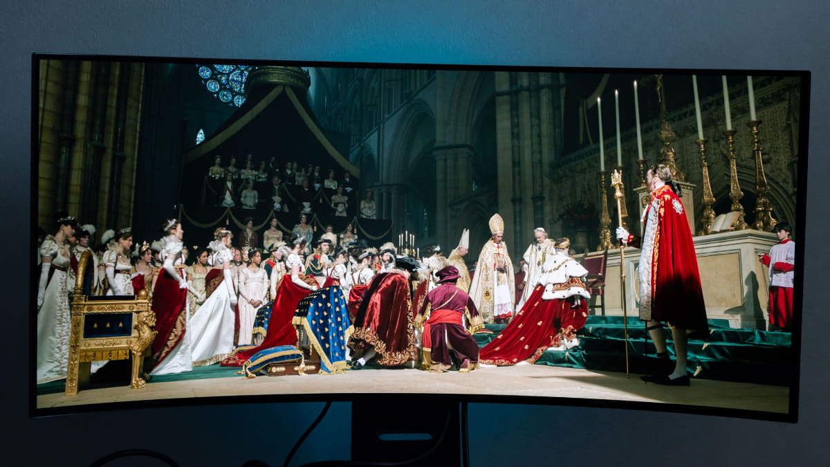 Apple TVの設定を変更し、Apple TV＋で配信されているシネスココンテンツを、45GX950A-Bに表示させた様子。一般的なUHD/BDプレーヤーでは実現できない