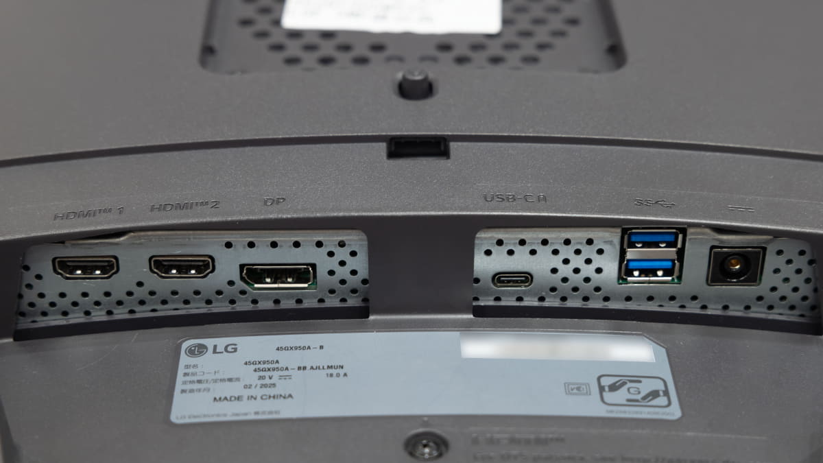 接続端子の実装方向が下向きへ変更。これはあまり嬉しくない変更ポイントだ