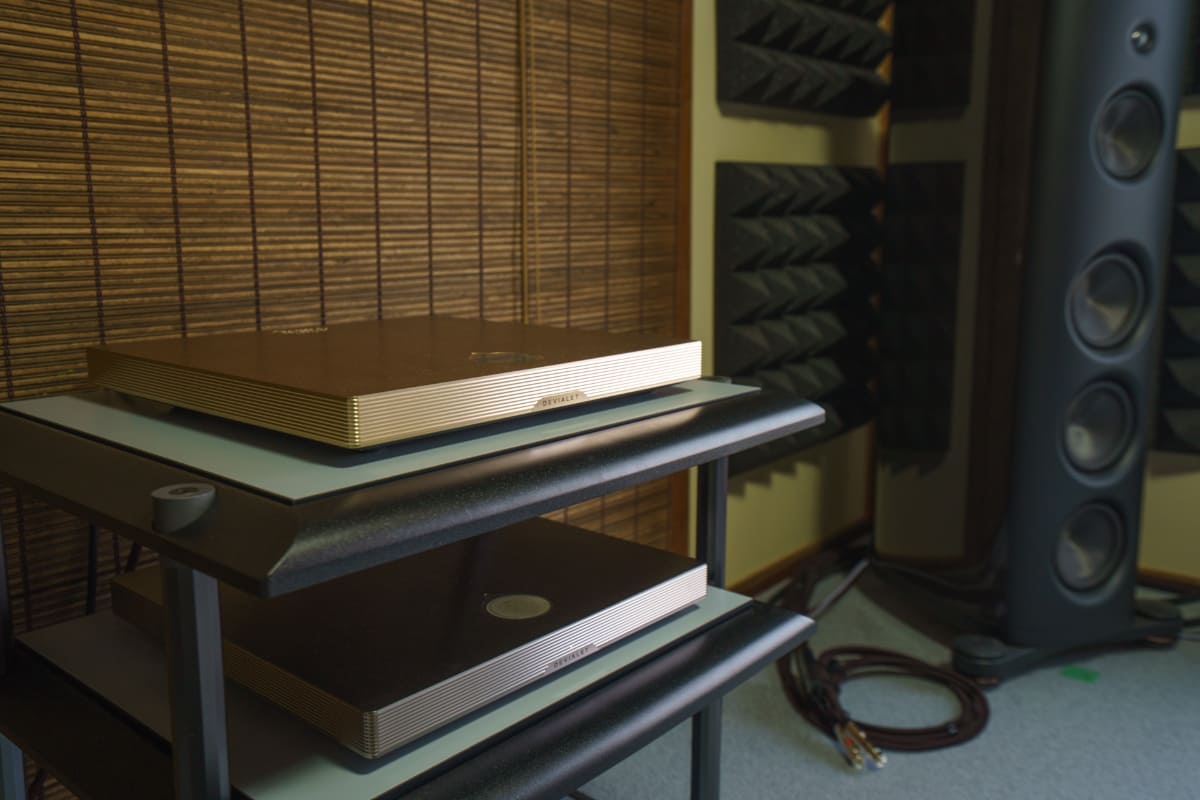 Devialet Astra Opéra de ParisステレオとDevialet Astra Light Bronzeステレオ