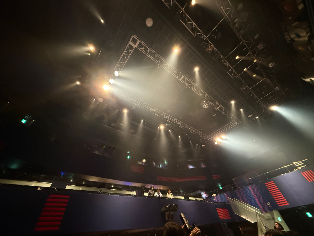 会場の音を拾うアンビエンスマイク