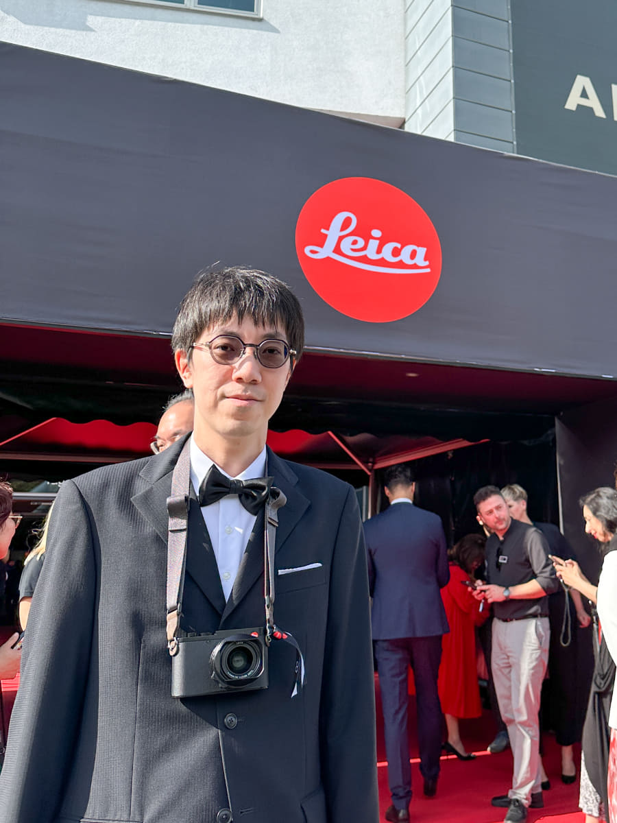 「ガラディナー」という、筆者こと庶民は聞いたこともなかった華やかな場に出席(取材です)。せめてもの蝶ネクタイ。