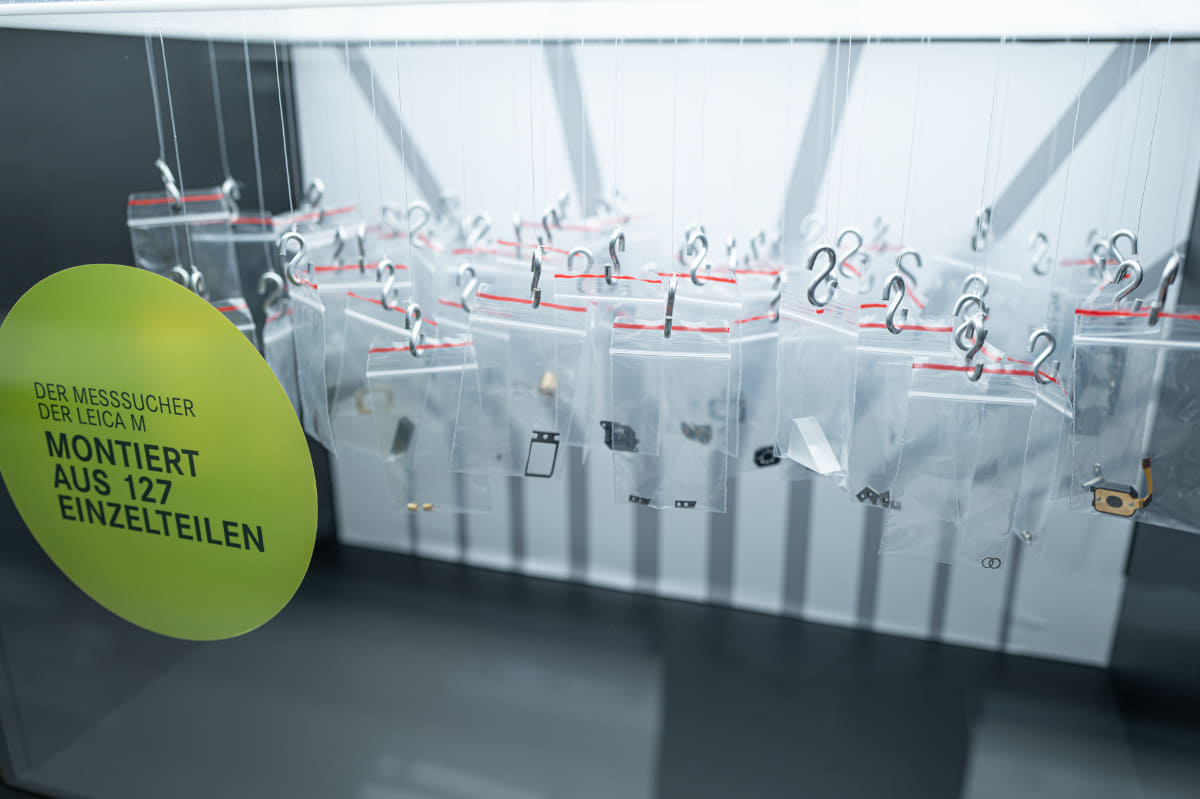 M型ライカのファインダーとピント合わせの機構は127のパーツで構成。最新のデジタル機「ライカM11」も、基本的には昔と同じフルメカニカルな仕組みでピント合わせを行い、フィルムがデジタルセンサーになったイメージ。