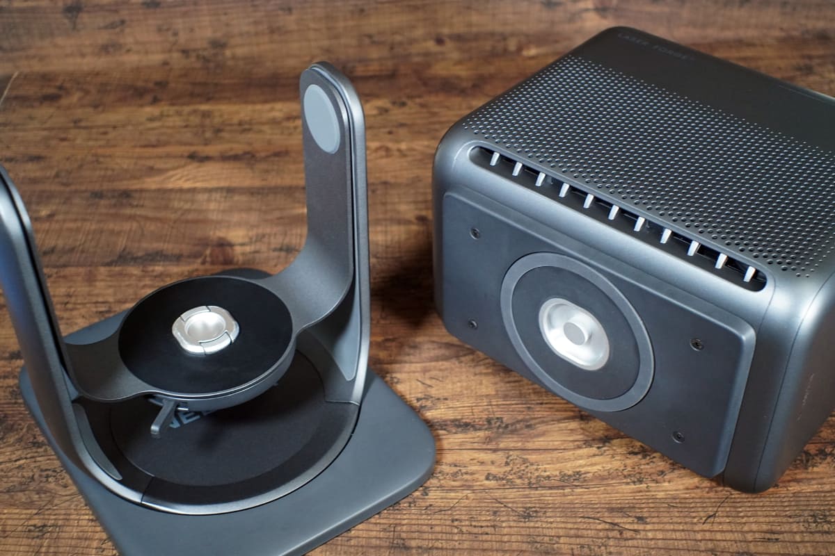 レバーによるワンタッチ着脱構造を持つ底面