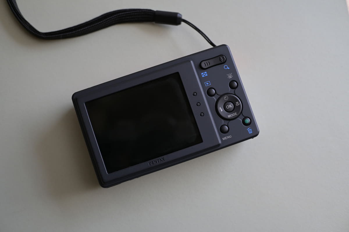 ディスプレイとボタン類。分かりやすいマークのおかげで、説明書なしでも直感的に操作できます