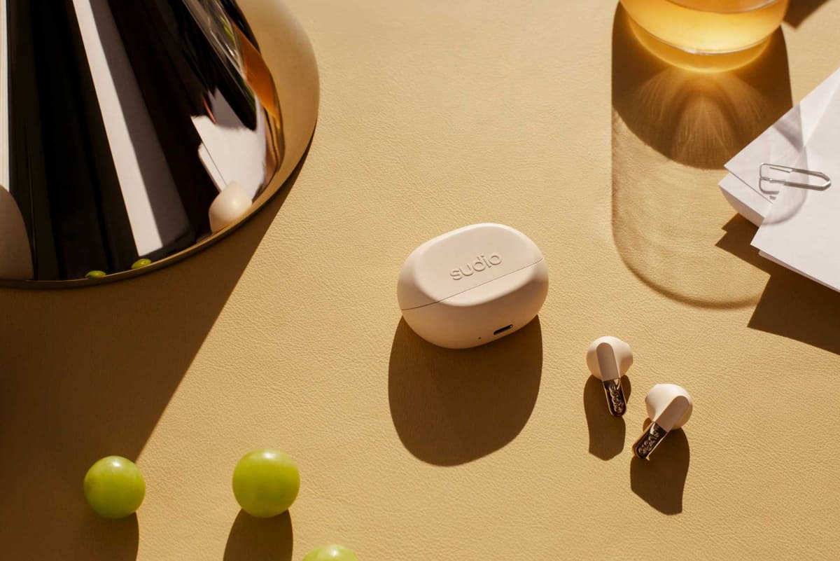 「Sudio N3」(サンドゴールド)