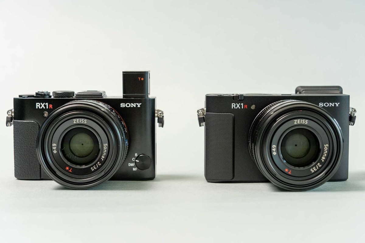 前モデル「RX1R II」(左)と新モデル「RX1R III」。EVFはポップアップ式から固定式に。レンズ部のオレンジ色のリングは目立ちにくくなった