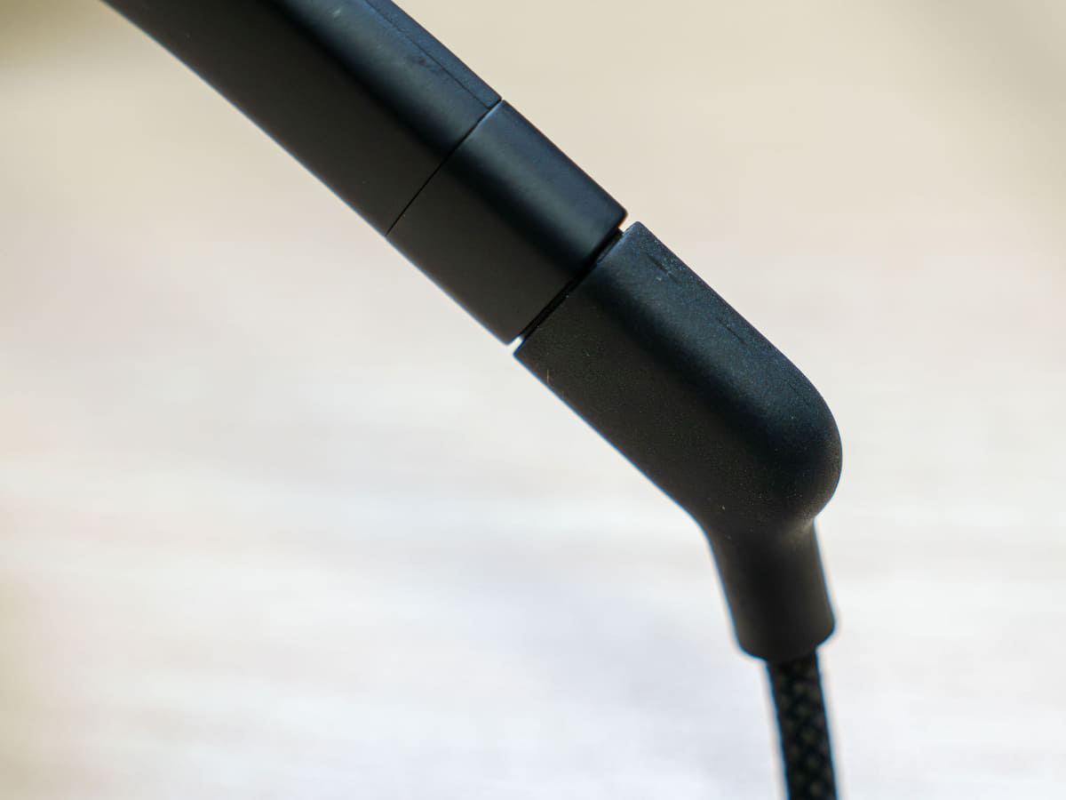 ケーブルはツルの端につける。これも同じ