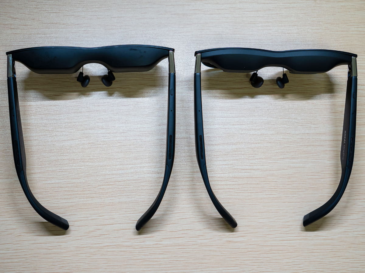 左がXREAL One、右がXREAL One Pro。厚みはかなり変わった