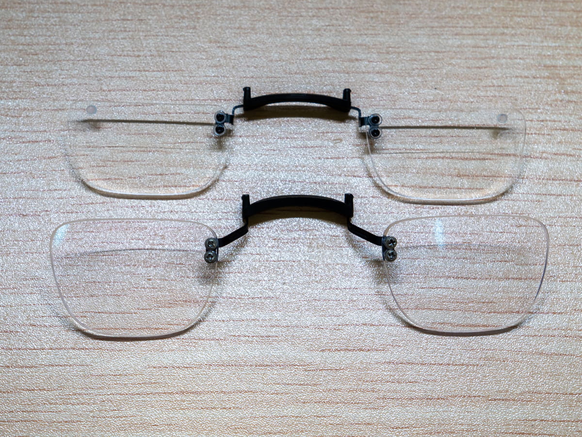 上がXREAL One Pro用の、下がXREAL One用のインサートレンズ。形状が異なる