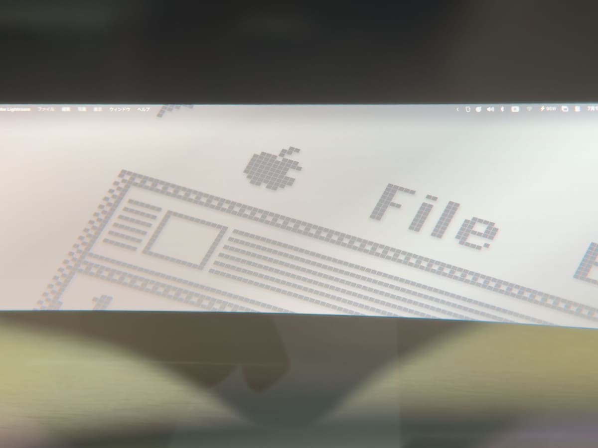 XREAL Oneでの表示。下のエッジ部の湾曲が小さい