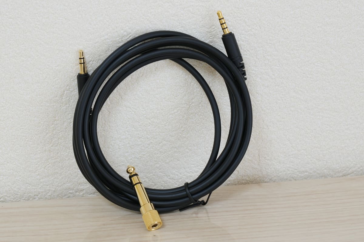 付属の3.5mmケーブル