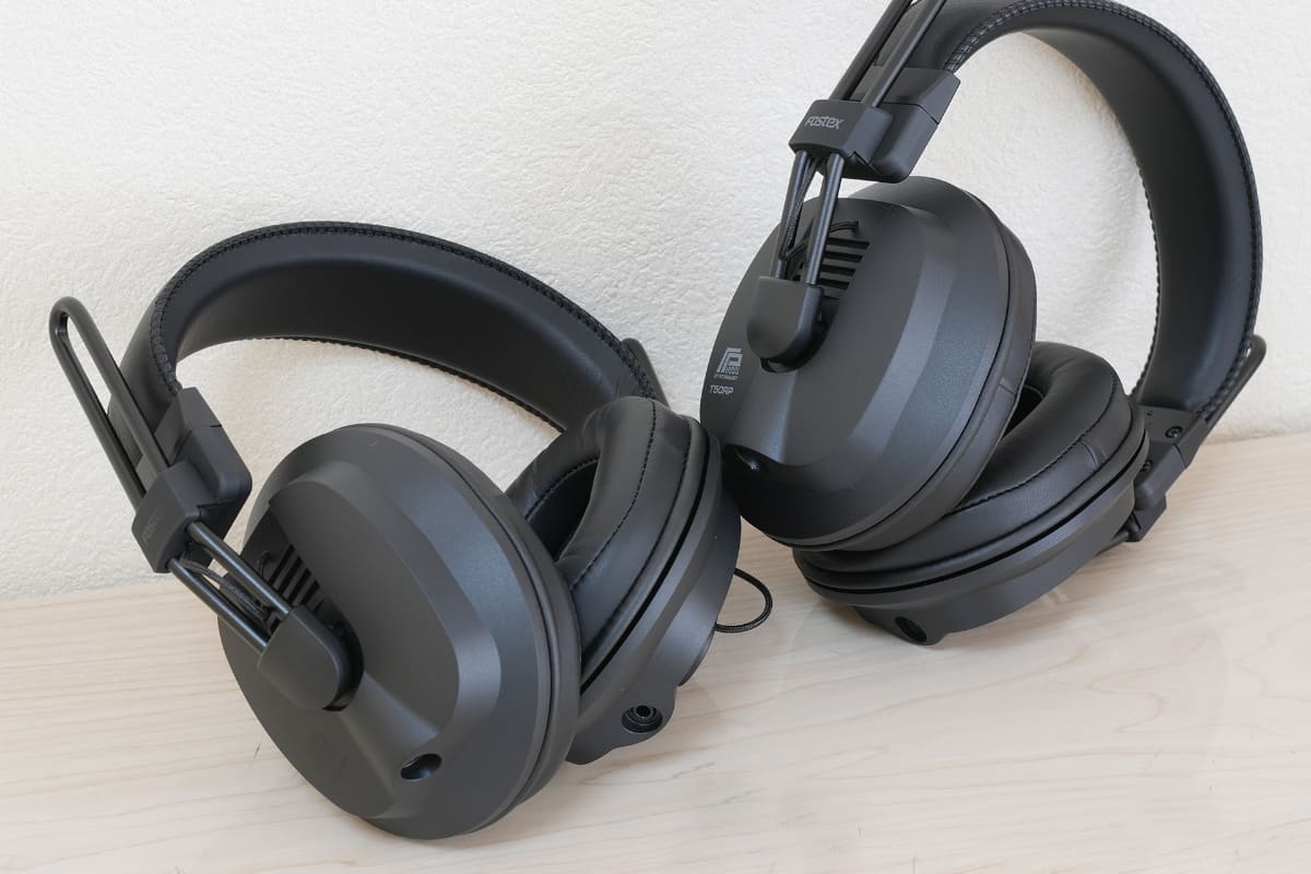 左からセミオープン型「T50RPmk4」、密閉型「T50RPmk4CL」