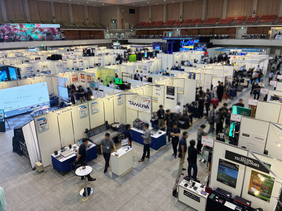 展示会場は1階と2階に分かれている