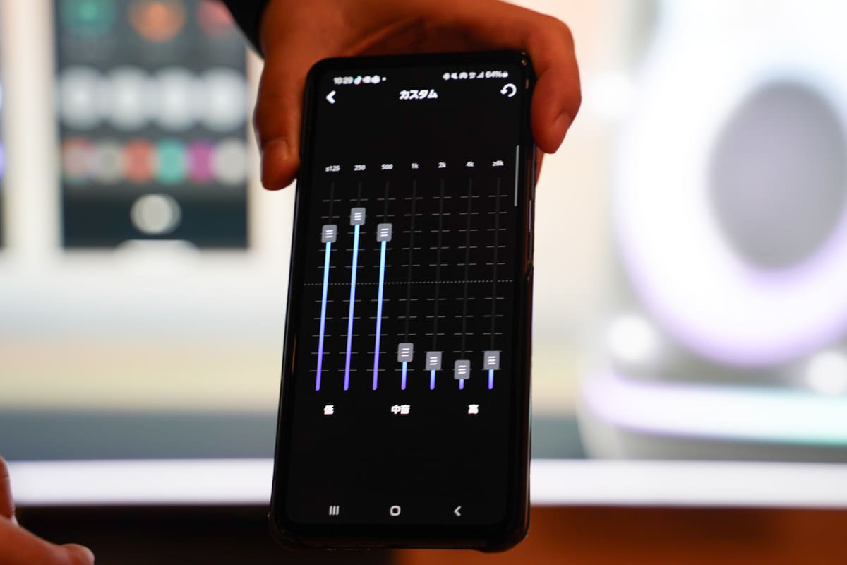 アプリからエフェクトをかけてDJのようなプレイを楽しんだり、イコライジングも可能