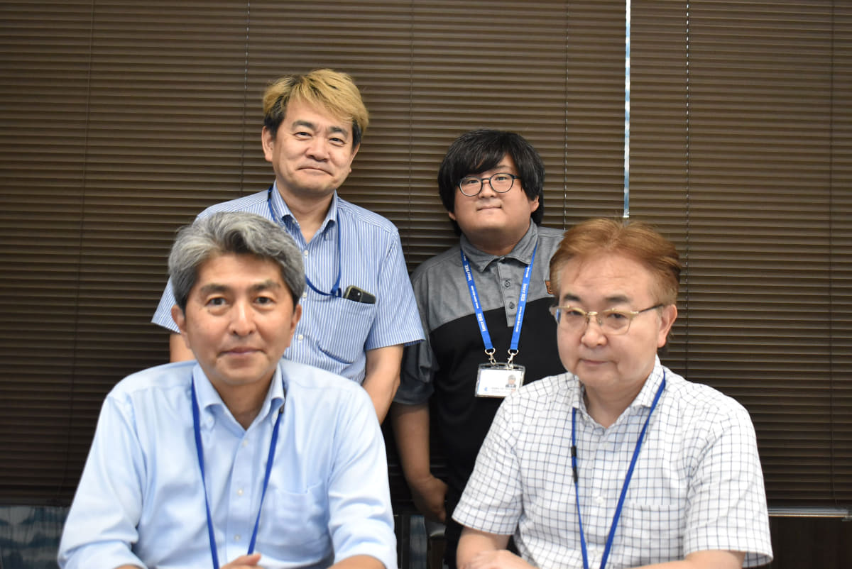 開発本部 第2開発部の西崚太氏(写真右上)