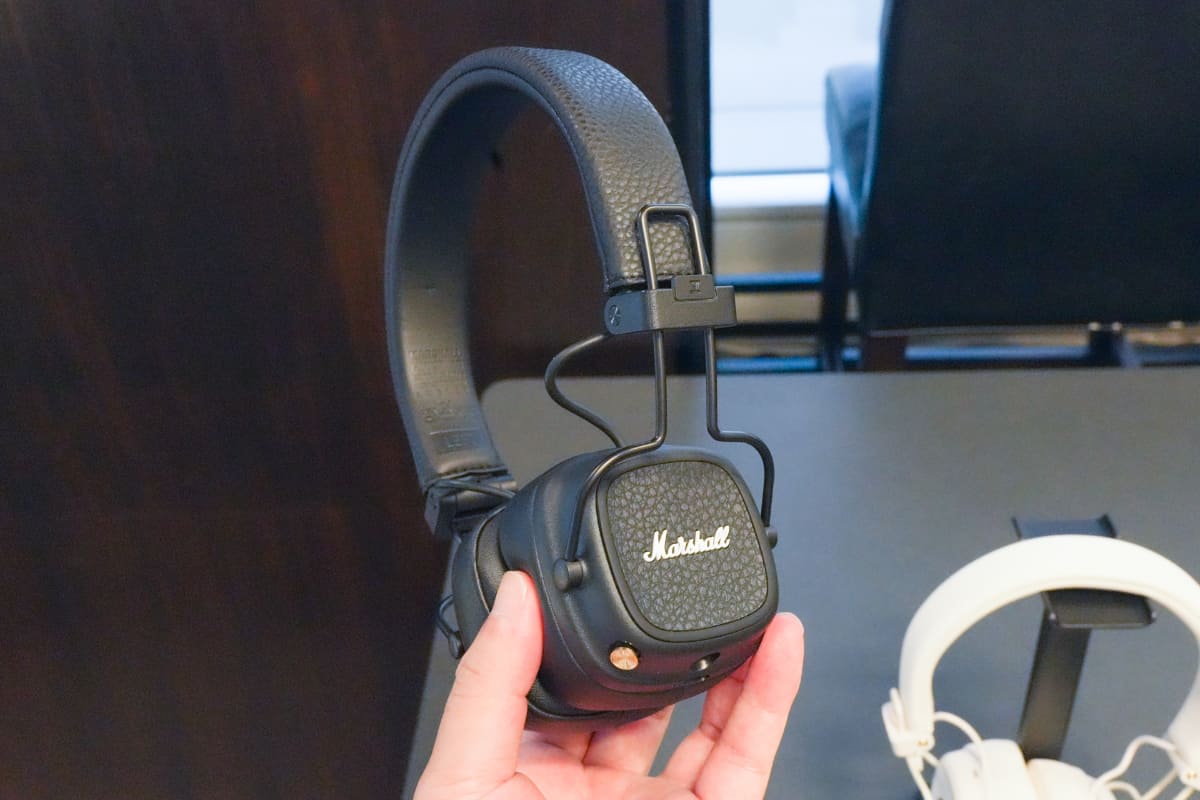 街中でよく見かけるワイヤレスヘッドフォン「MAJOR V」