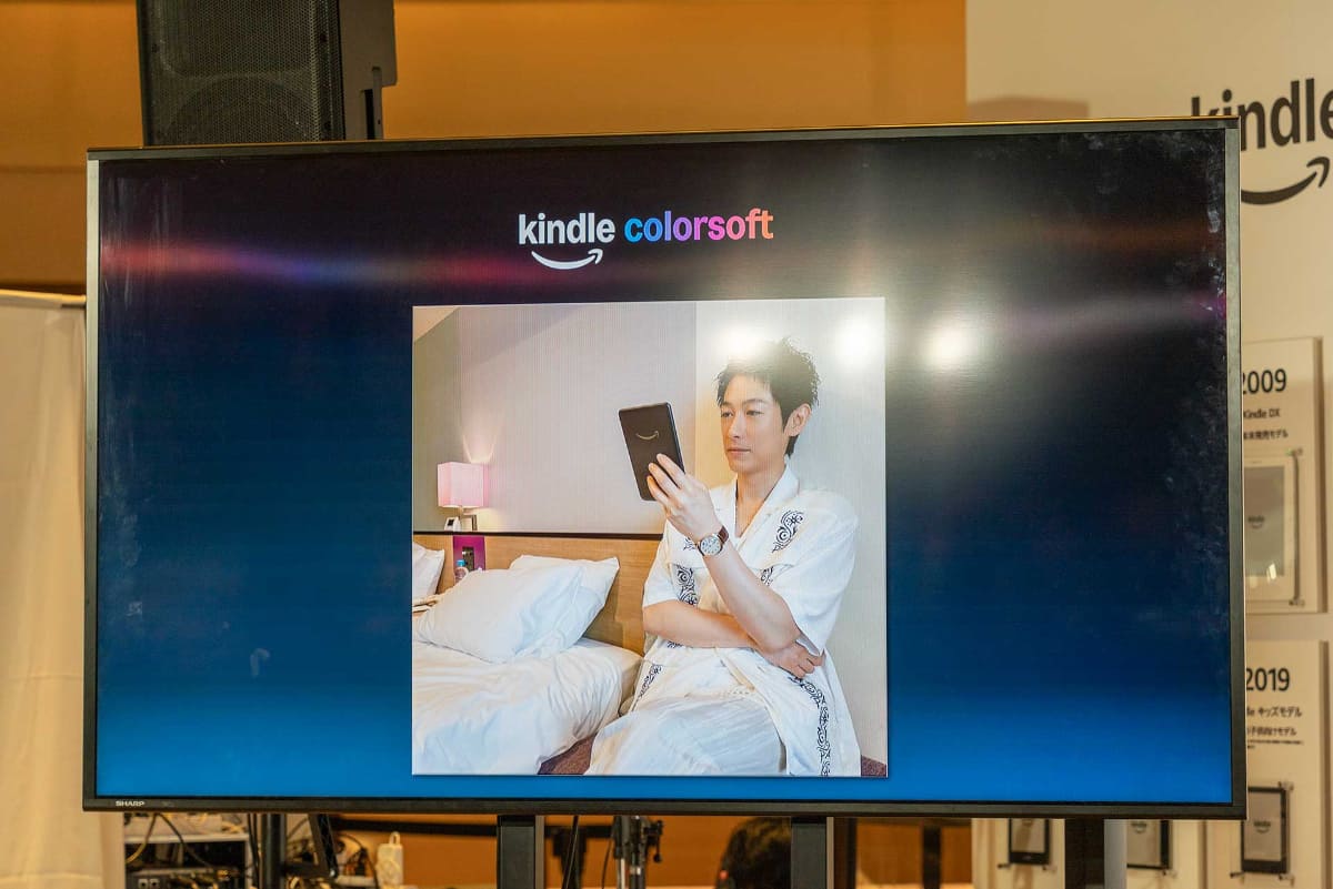 撮影の待機時間にKindleで読書しているというディーン・フジオカ