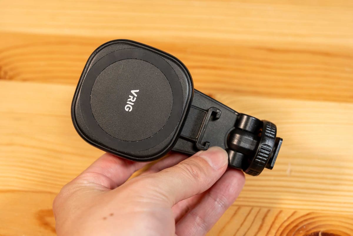 VRIG「MG-03」。マウント部は90度ずつ回転でき、コールドシューにアクセサリーを装着できる