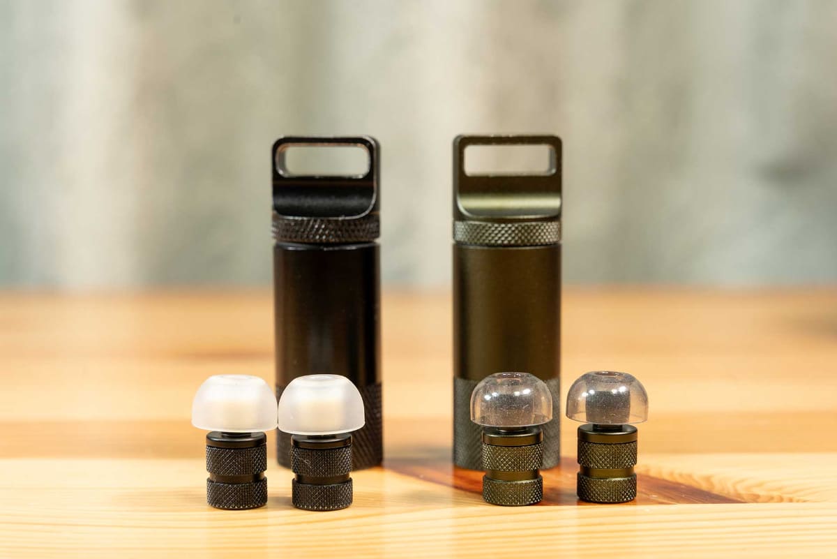 左は初代「POM1000」、右が「POM1000 II」