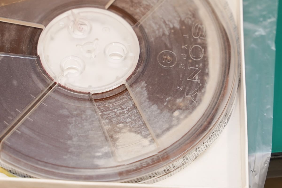 カビが生えてしまっているテープ