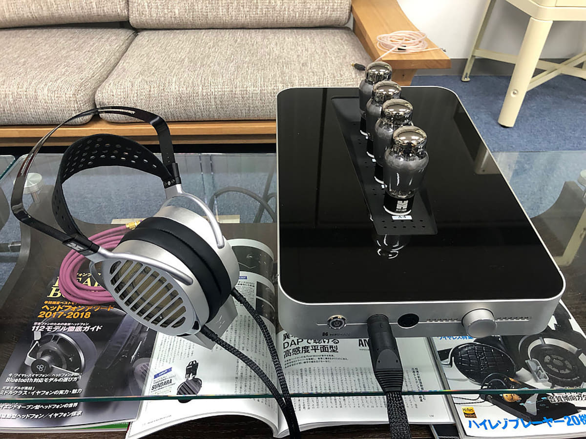 HiFimanの「SHANGRI-LA.jr」と、それを駆動するためのドライバー(専用アンプ)