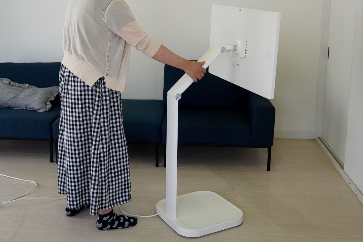 軽い力で動かせる。ストッパーがないので地震のときがちょっと心配