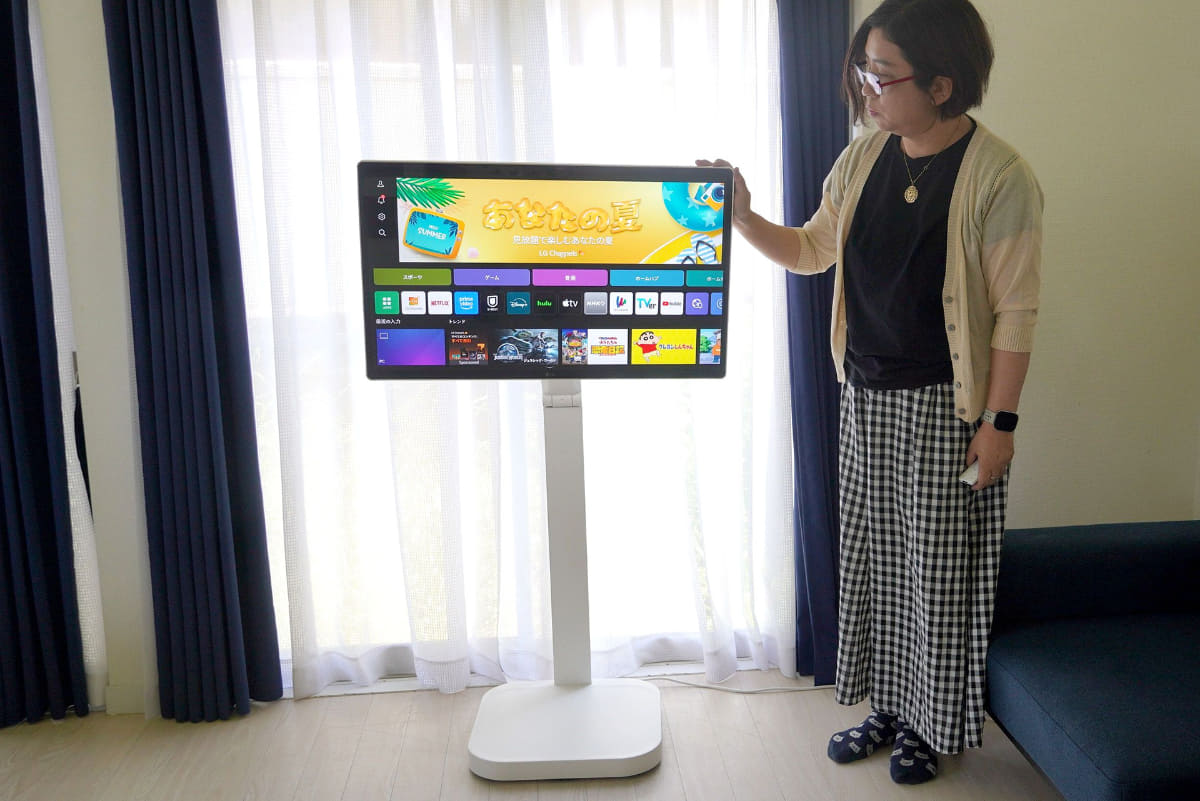 用途に合わせてモニターをくるっと回転できる