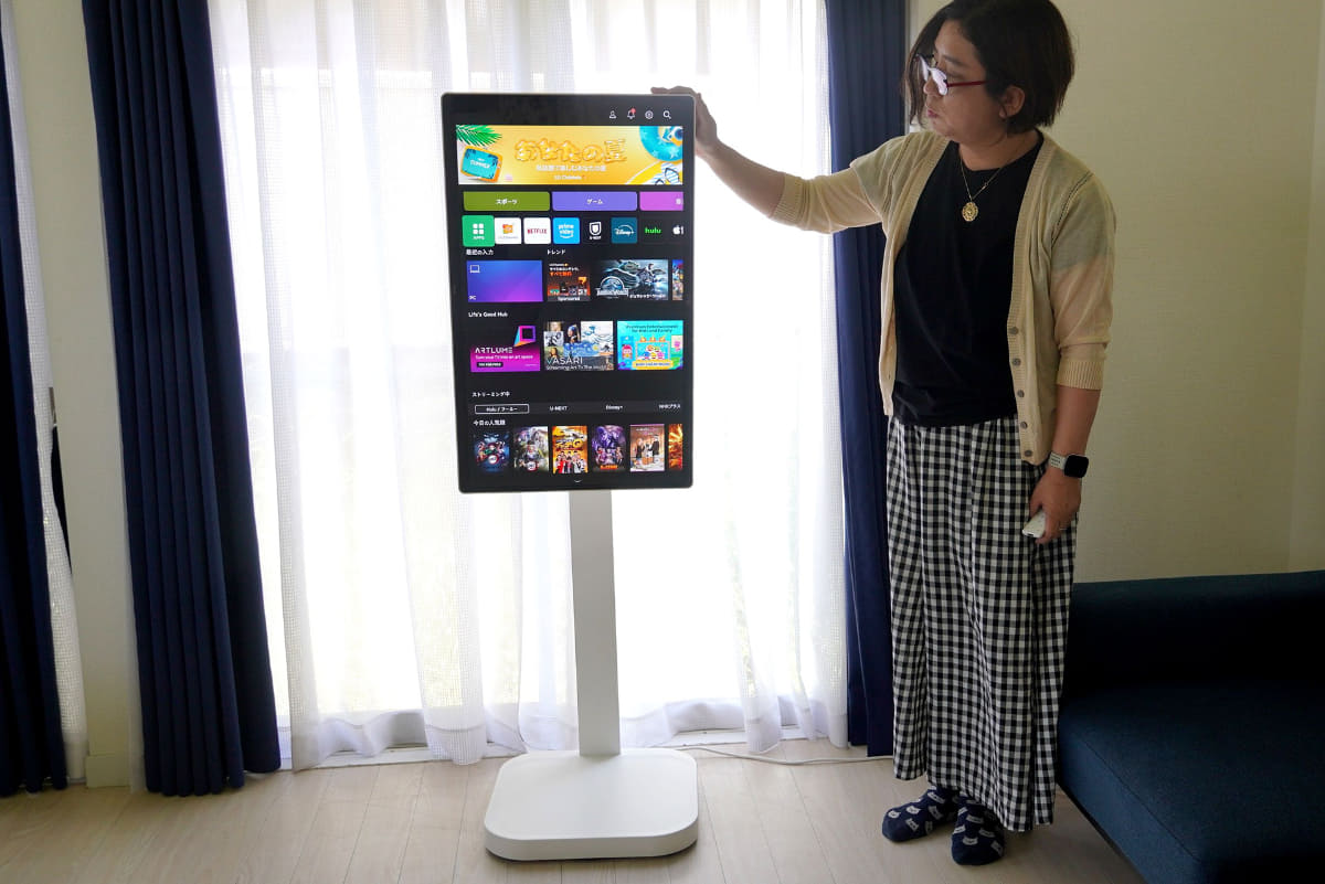 用途に合わせてモニターをくるっと回転できる