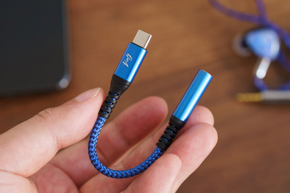 USB-C to 3.5mmの変換ケーブルも同梱